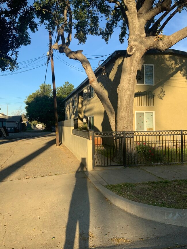 Building Photo - 837 S Gordon St Unit C