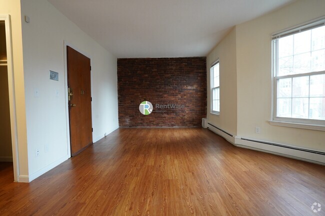 Building Photo - 74 S Huntington Ave Unit 11 Rental