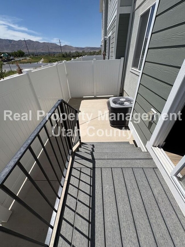 Photo - 837 E Oakum Ln