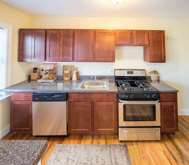 Building Photo - 2952 N Seminary Ave Unit 2952-1
