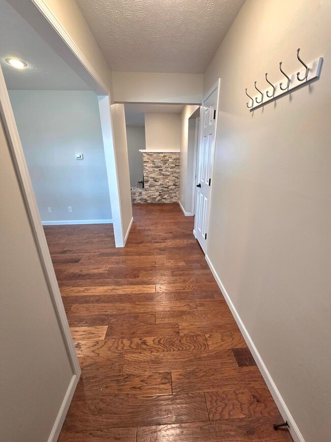 Photo - 213 W Aven Ave