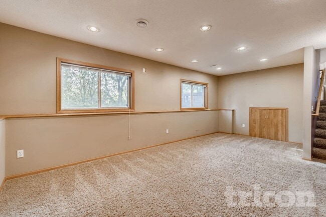 Photo - 357 Parkview Ln S