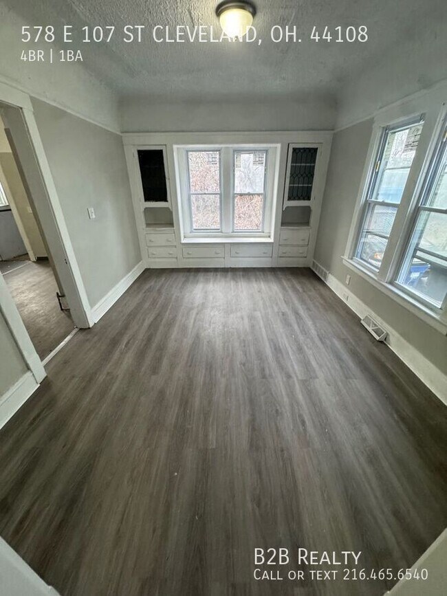 Photo - 578 E 107th St