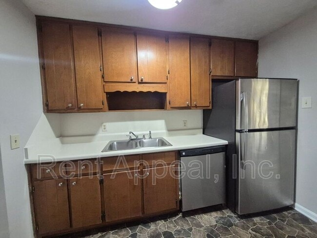 Photo - 408 Waterbury Dr