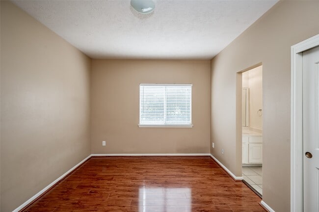 Photo - 3402 Caloway Ct