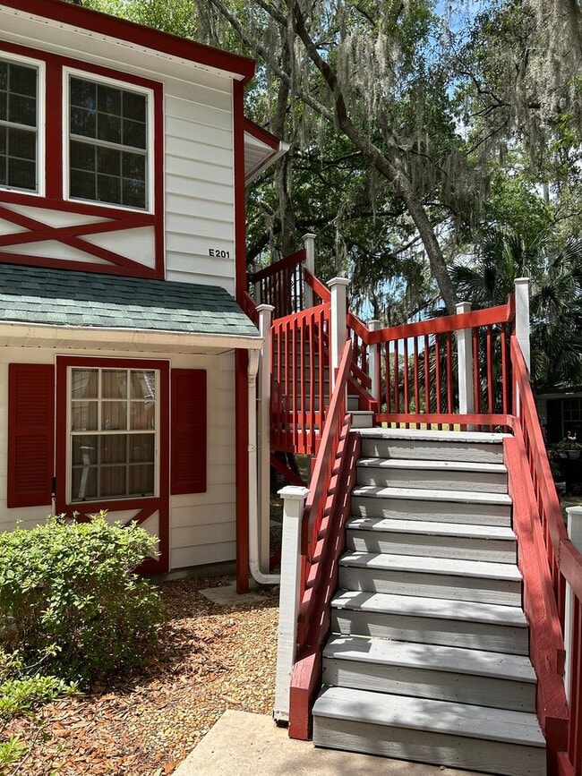 Building Photo - Fully furnished 55+ short term Rental