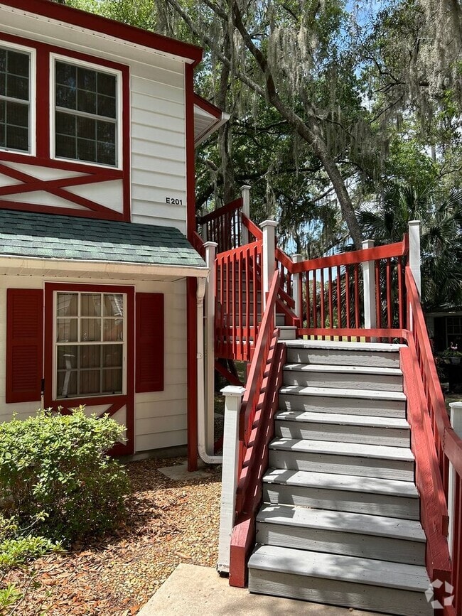 Building Photo - Fully furnished 55+ short term Rental