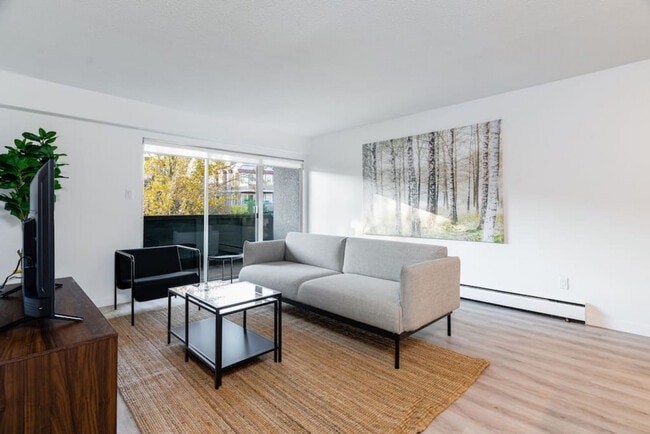 Building Photo - 45 E 16th Ave