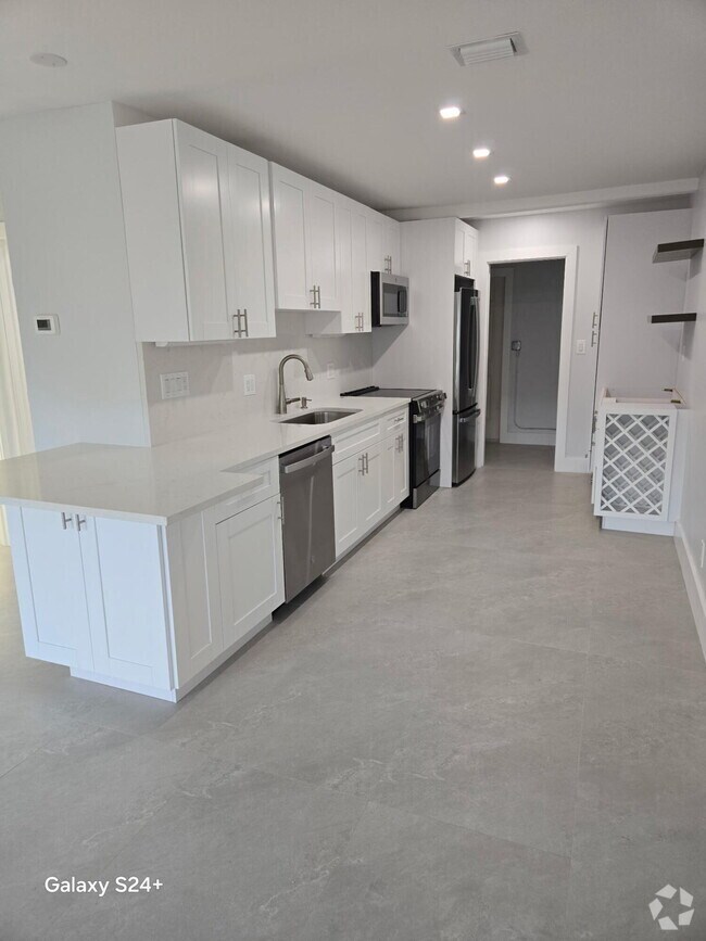 Building Photo - 4951 SW 28th Terrace Unit 2 Rental