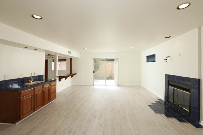 Photo - 2912 Acresite St