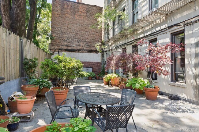 Photo - 24 Cornelia St Unit 10