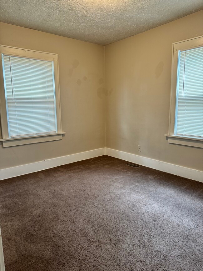 Photo - 1004 S Market St