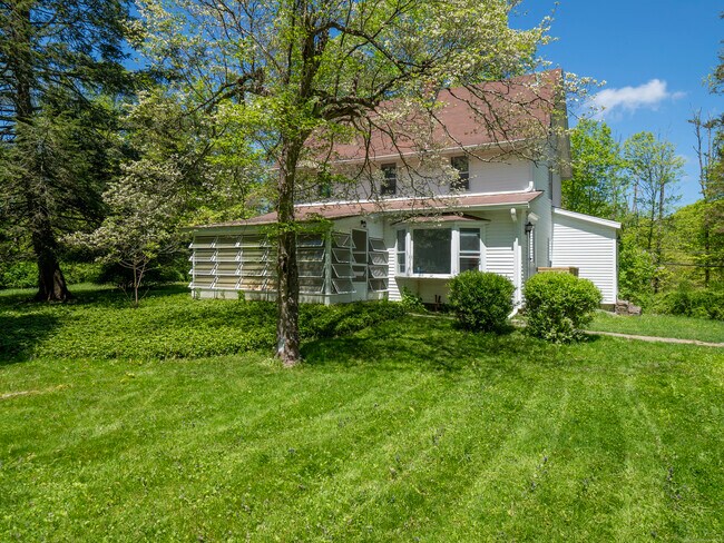 Photo - 209 Peaceable St