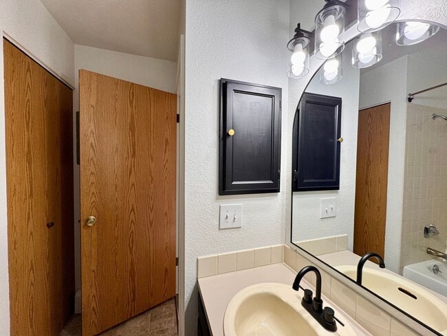 Photo - 3575-3528 28th St