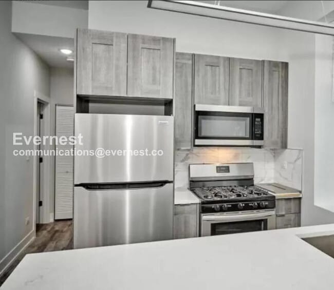 3527 S Damen Ave Unidad 1f