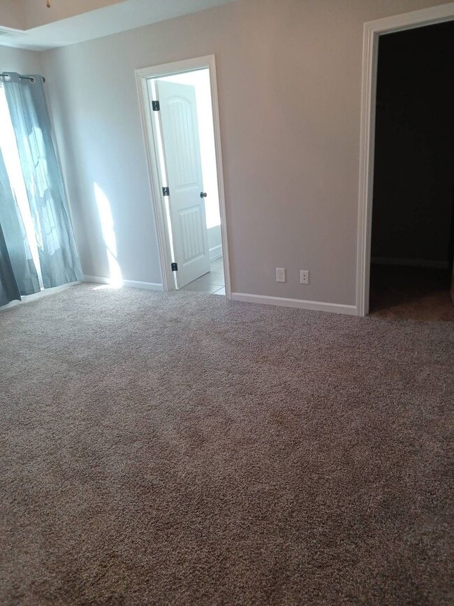 Photo - 3 Bedroom 2 Bathroom Home!