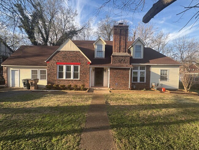 Photo - 5BR/2.5 Bath in Prime 12 South | Park-Facing | Two Sunrooms | Walkable Luxury Living