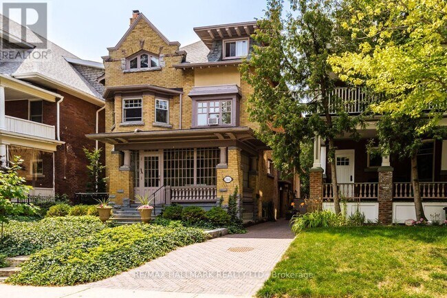 Photo - 344 Palmerston Blvd