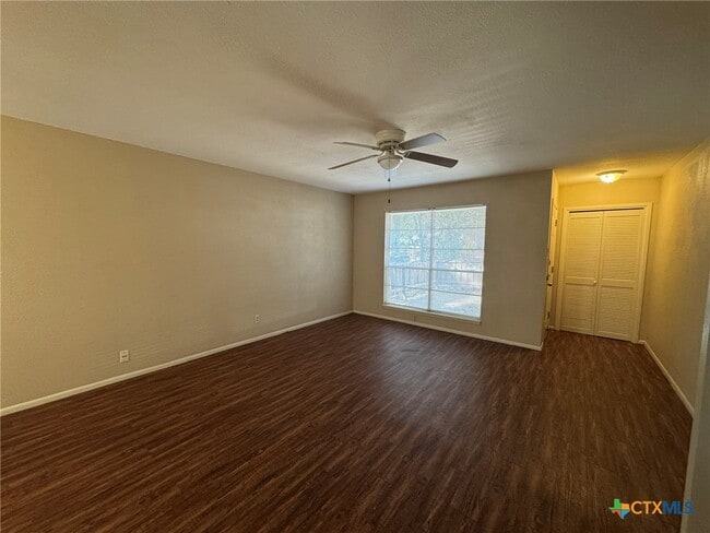 Photo - 815 Burges St