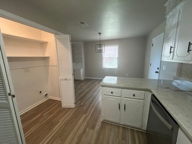 Photo - 19 Woodpond Ct
