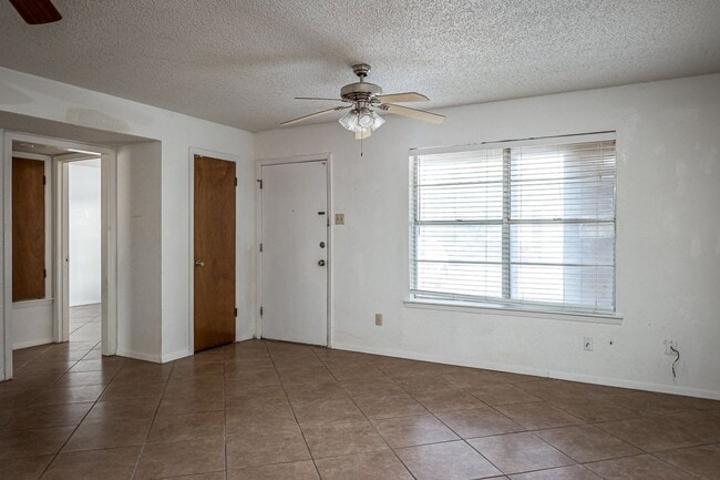 Photo - 100 Shannon Cir Unit B