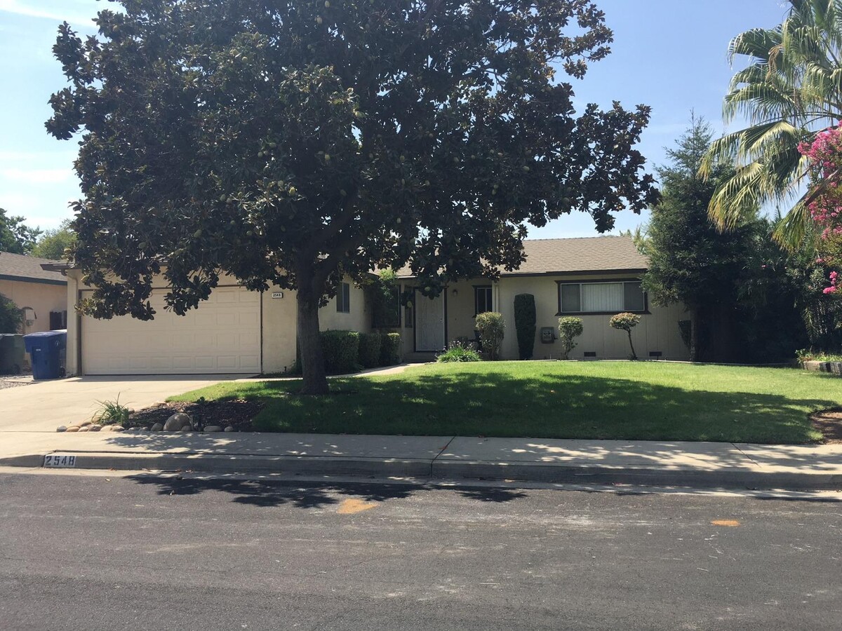 Photo - 2548 Ezie Ave House