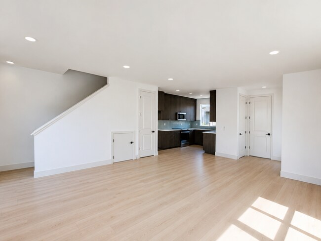 7819-7825 SE Tolman St.