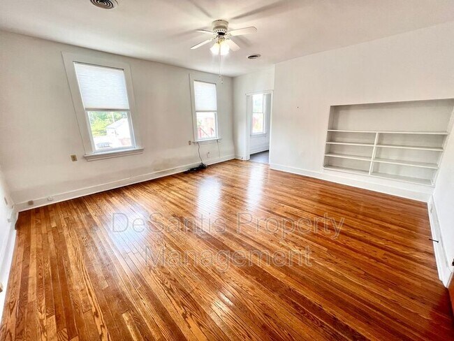 Photo - 425 Walnut St Unit #5