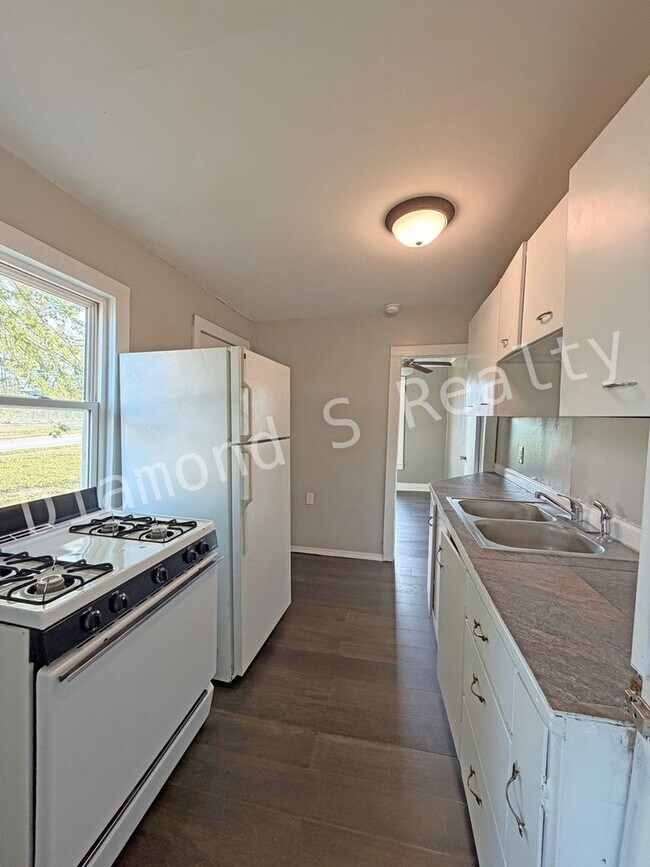 Photo - 2052 N Taylor Ave Apartment Unit B