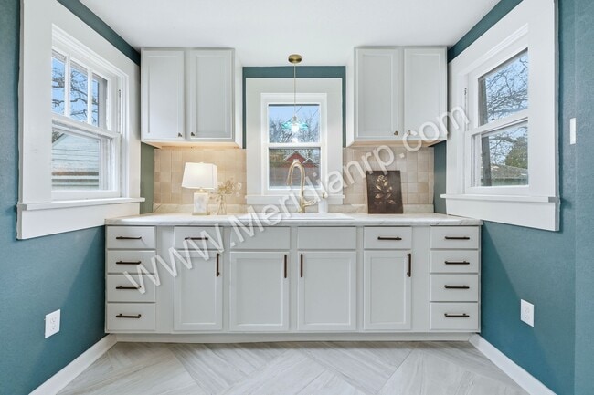Photo - 931 Woodview Blvd