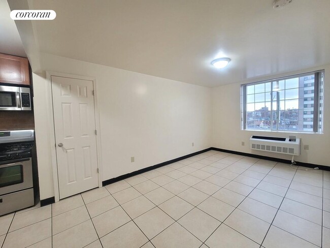 Photo - 443 Winthrop St