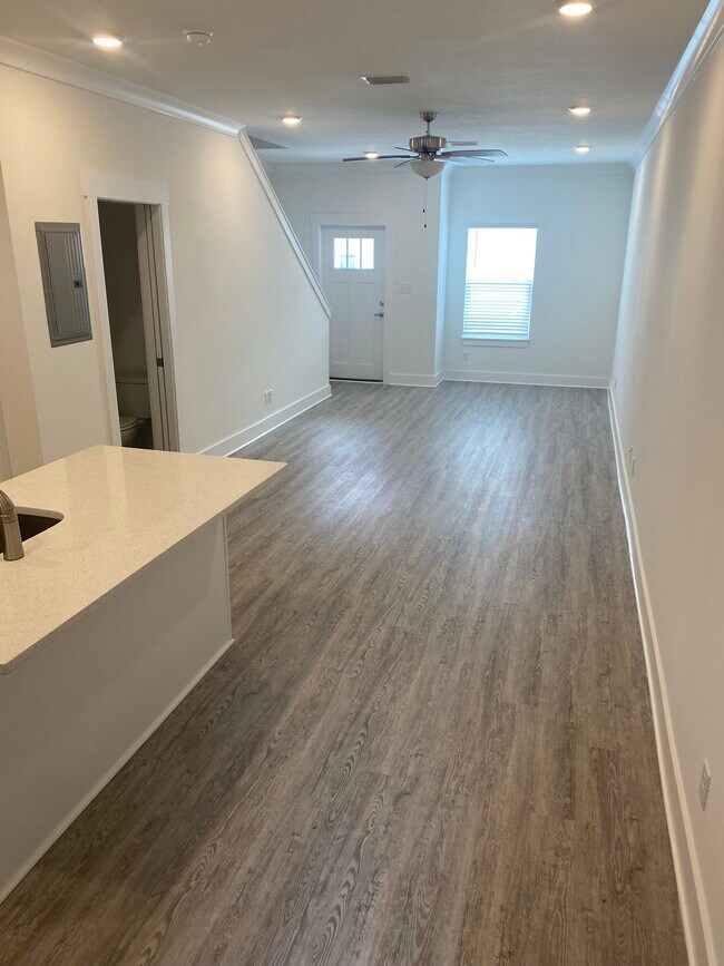 154 Date Palm Ln Townhome Townhome Rental in Freeport FL