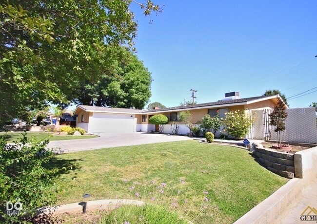 Photo - Large family home in Panorama area, near B...