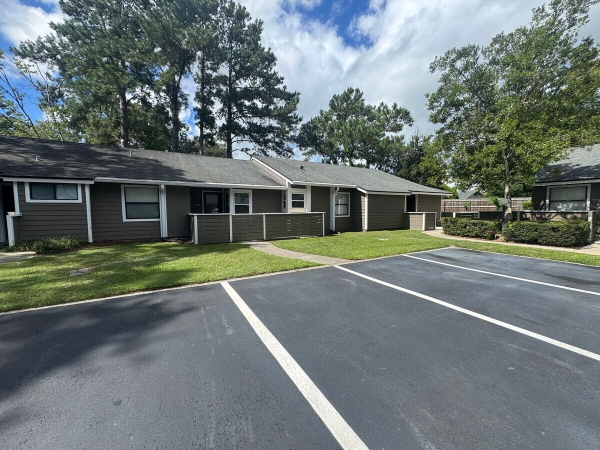 Photo - 8428 Long Meadow Cir N