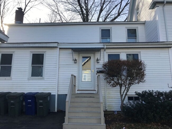 Building Photo - 702 Main St Unit 702 Main St. B., Westbrook