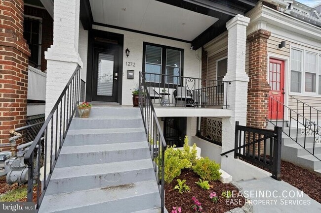 Photo - 1272 Oates St NE