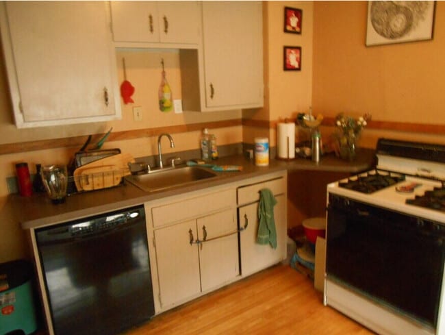1305 W 34th St