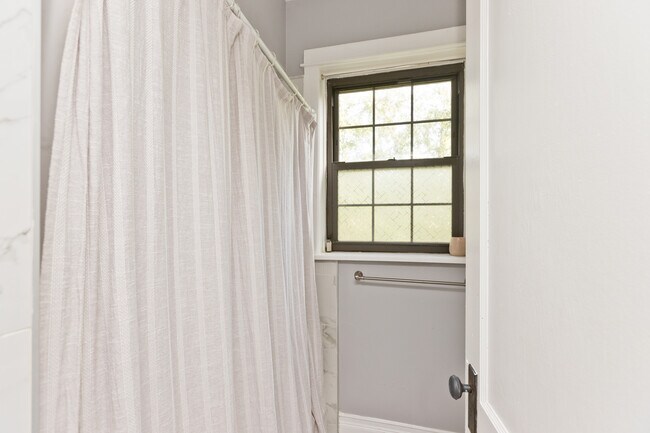 Photo - 3253 N Kenmore Ave Unit 3