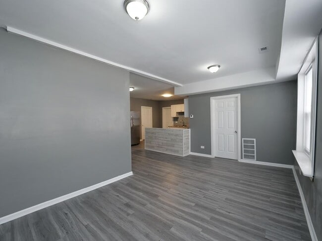 Building Photo - 346 N Laramie Ave Unit 2W