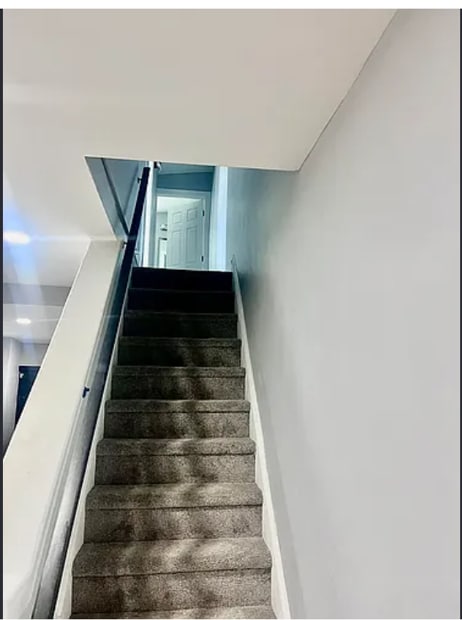 Photo - 820 W 7th St