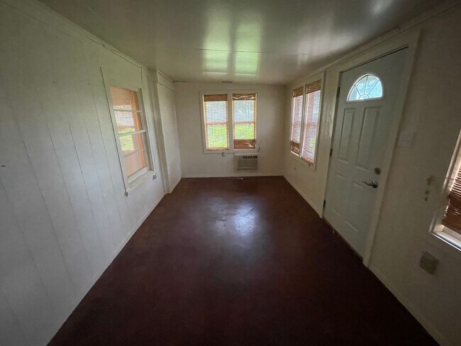Photo - Spacious 3 bedroom, 2 bath