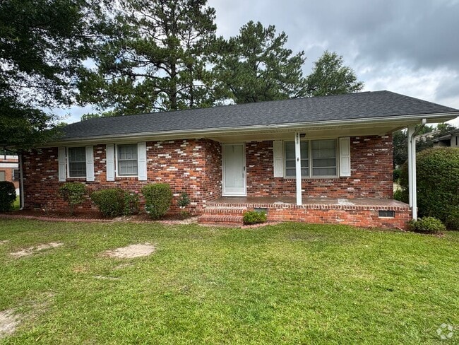 Building Photo - 3 Bedroom Brick House