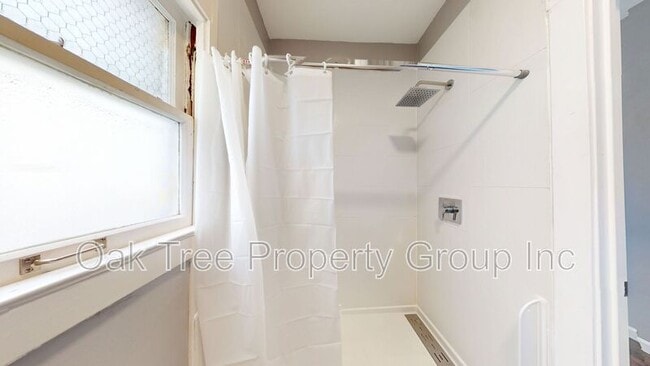 Photo - 2044-2046 International Blvd