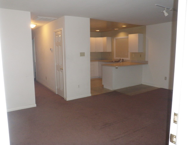 Unit 208 - 440 Main St Unit apartment