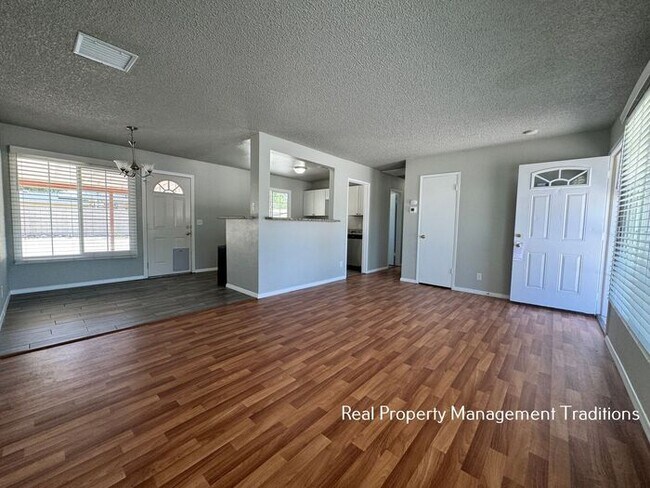 Photo - Beautifully upgraded 3 + 2 in West Lancaster