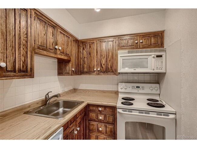 Photo - 1004 S Arbutus St Unit 1004