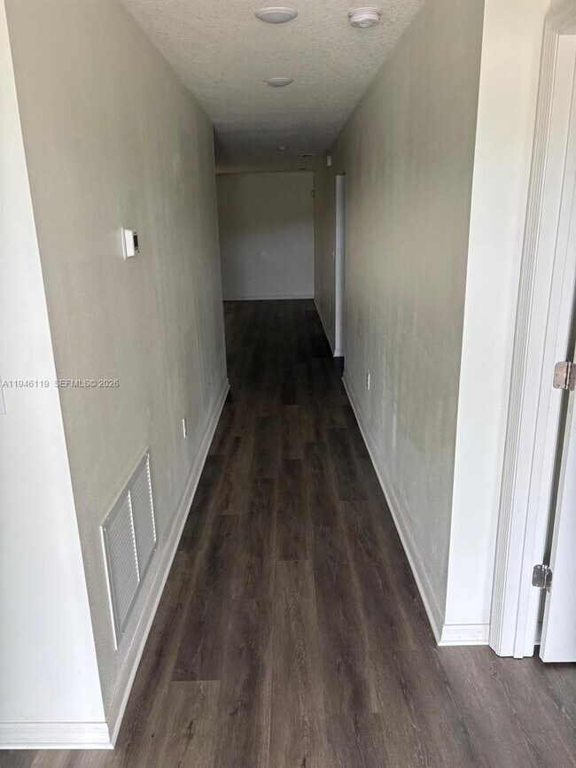 Photo - 579 NW North Macedo Blvd