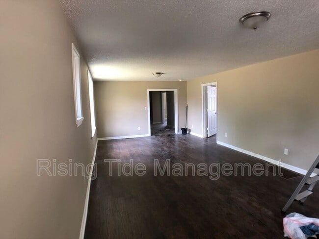 Photo - 1236 Hanover St