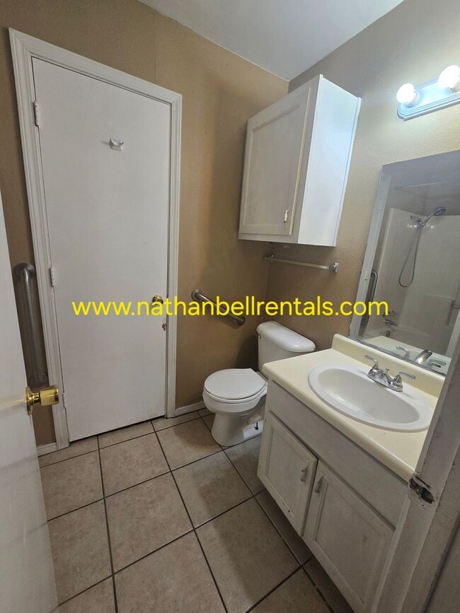 3 bedroom/2 bath single family - 3 bedroom/2 bath single family