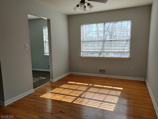 Photo - 800 Old Springfield Ave